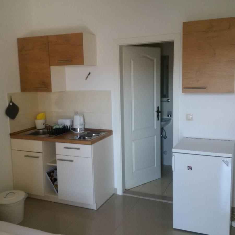 Apartments Lucija Брела Экстерьер фото
