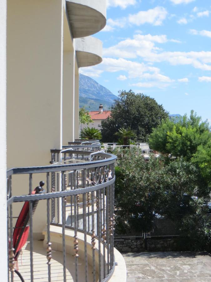 Apartments Lucija Брела Экстерьер фото
