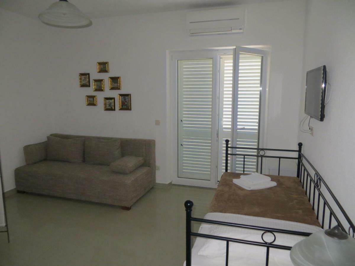 Apartments Lucija Брела Экстерьер фото